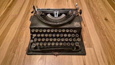 Imperial "The Good Companion" Typewriter