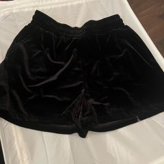 New pieces black velvet shorts size M