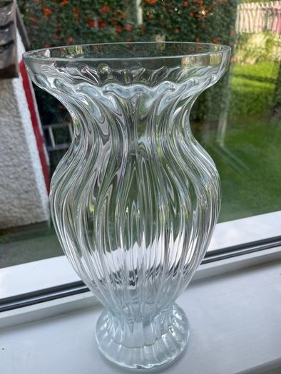 Newbridge Large Elegant 17.5" Wave Design Glass Vase as New