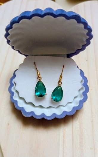 Brand new green teardrop earrings in a shell gift box