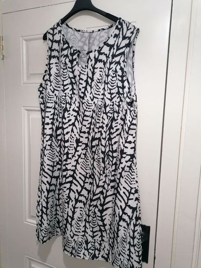 Summer dress size 16 lovely light material