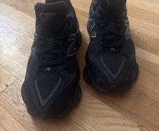 Ladies New Balance 9060 Full Black Trainers