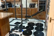 Fantastic Gym Weightlifting Set Up!!