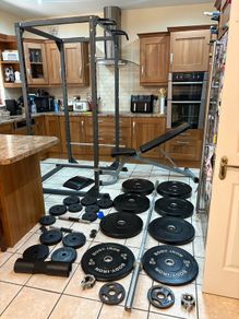 Fantastic Gym Weightlifting Set Up!!