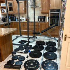 Fantastic Gym Weightlifting Set Up!!