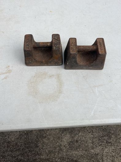 2 antique 7lb weights