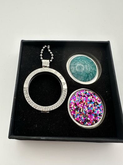 Mi Moneda Type Necklaces