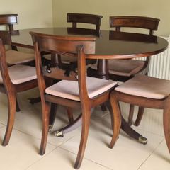 Antique Mahogany Extenable Oval Dining Table & Chairs