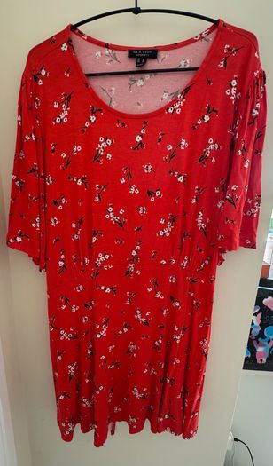 New Look Maternity Red with White and Black Flowers Short Sleeve Top