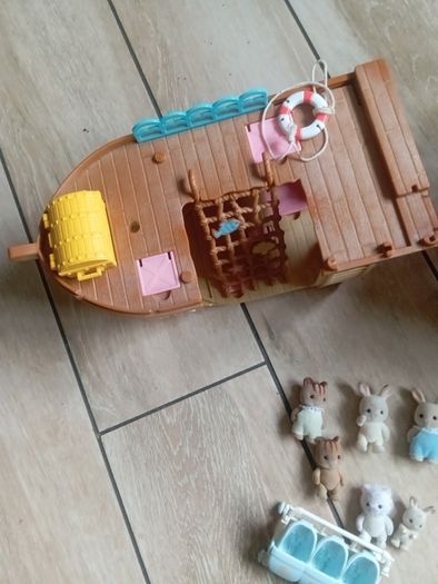 Sylvanian family and Polly pockets