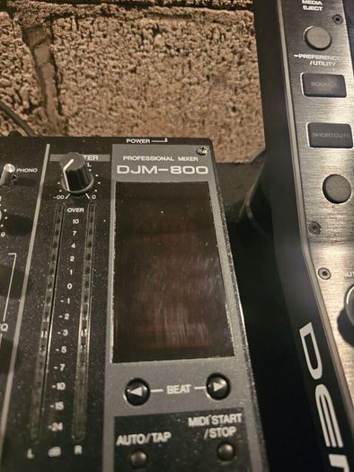Pioneer DJM 800 (Mint Condition)
