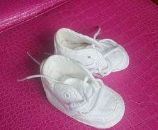 quality  new Size 11 baby white soft shoes 3/6 months