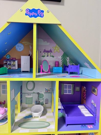 Peppa Pig wooden house with Baby Evie RRP 69.99
