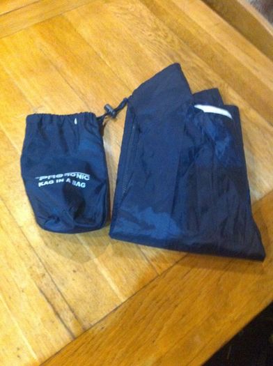 Windcheater jacket, kag in a bag. Age 5-6 years.