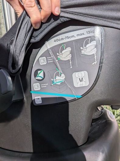 Joie rearfacing Infant Car Seat and Isofix base