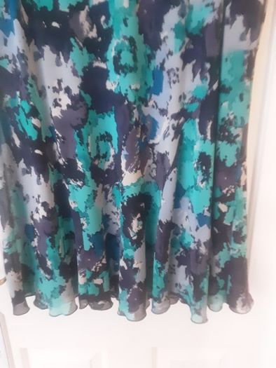 Ladies Skirt/Marks and Spencer Classic Style Skirt Full Fit .. Size: 20 UK .. 48 EU .. Price Drop