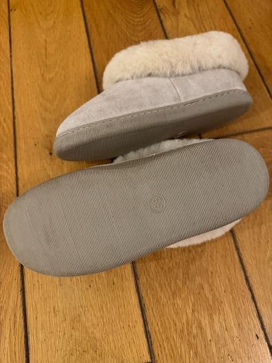 sheep skin slippers size 4 -5 UK