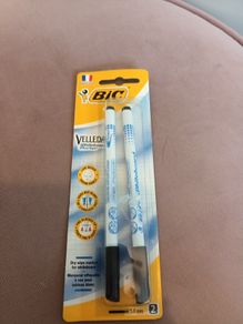 2 x Bic whiteboard markers