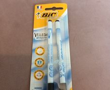 2 x Bic whiteboard markers
