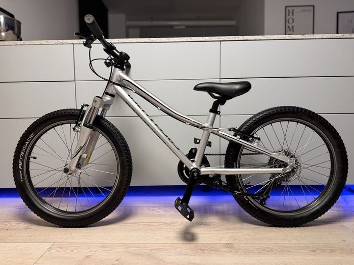 Specialized Hot Rock Kids Bike 20 inch