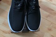 shoes crosshatch ( no price below )