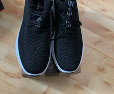 shoes crosshatch ( no price below )