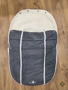 Wallaboo newborn footmuff