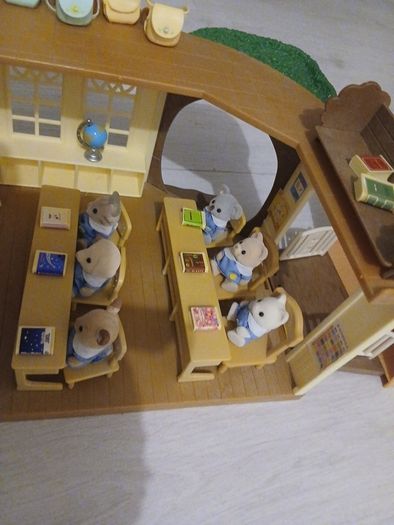 Sylvanian Families Country Tree School and Sylvanian Families Nursery Playmates Babies Set.