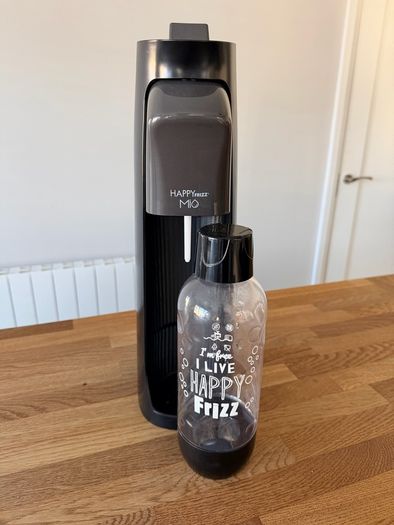 Sparkling water maker
