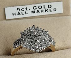 Vintage natural Diamond ring 9 CT gold. Size S .D 19.3 mm