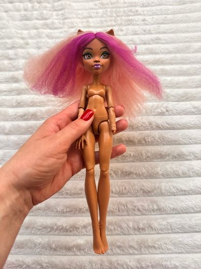 Mattel G3 Monster High Skulltimate Secrets Wave 1 Clawdeen Wolf Doll ONE hand Is Missing Used Please see photos
