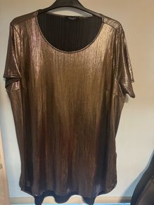 New Look Curves golden shiny long line party top size UK 24 EU52 Perfect condition Postage included