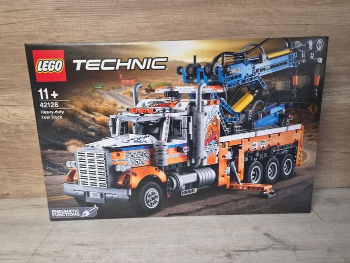 Lego 42128 Heavy Duty Tow Truck