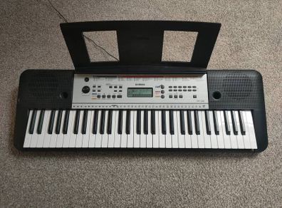 Yamaha YPT-260 Keyboard