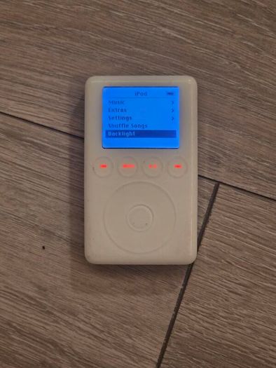 iPod Classic 3rd Gen 10gb (Free Post)