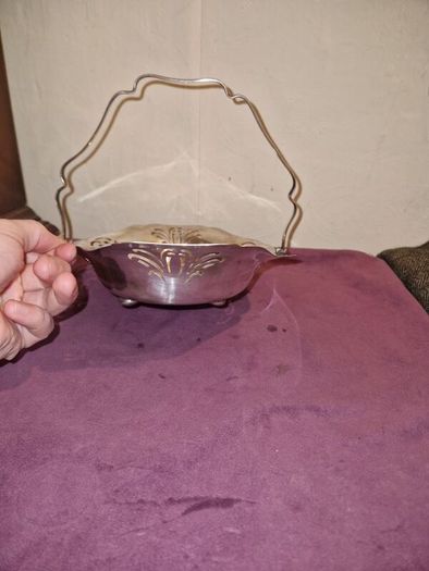 Vintage Unett Plate Silver Fruit/Eggs Carry Basket