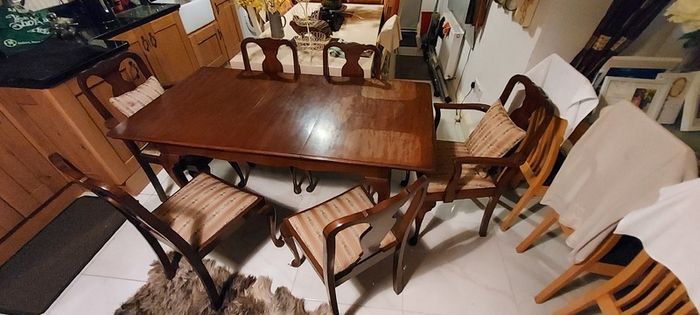 Mahogany Dining Table and 6 Chairs