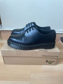 Dr. Martens 1461 shoe, size 9