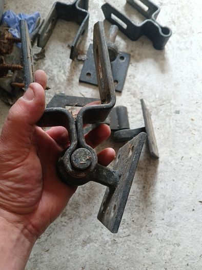 timber gate hangers