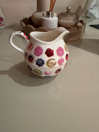 Avoca Button Cream (milk) and Sugar set