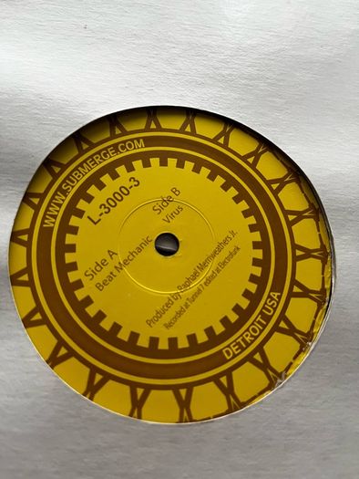 10e each Techno 12" vinyl