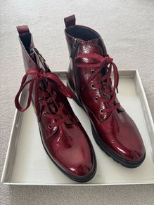 Ladies red patent Tamaris Boots, EU39, never worn