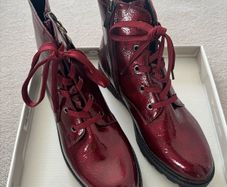 Ladies red patent Tamaris Boots, EU39, never worn