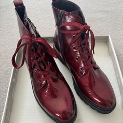 Ladies red patent Tamaris Boots, EU39, never worn