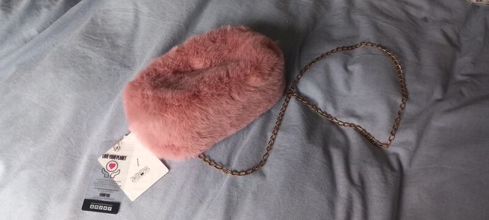 Faux fur pink shoulder clutch bag BNWT