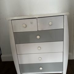chest of drawer