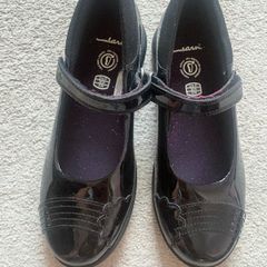 Clark's girls patent leather shoe