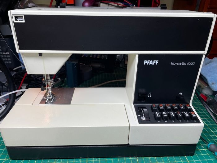 PFAFF tipmatic 1027 Heavy Duty Sewing Machine - Serviced - As New!