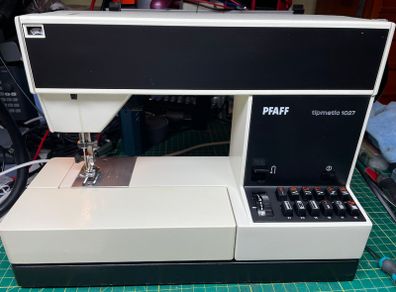 PFAFF tipmatic 1027 Heavy Duty Sewing Machine - Serviced - As New!