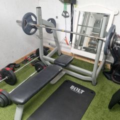 Olympic bench press with Olympic barbell no plates